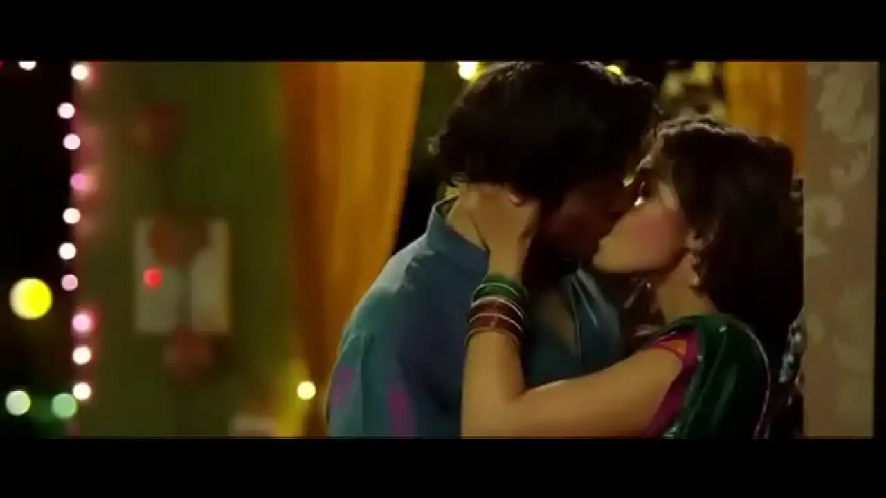 30 seg Whatsapp Hot Status Vídeo Rhea Chakraborty Hot beijando Cena Sonal