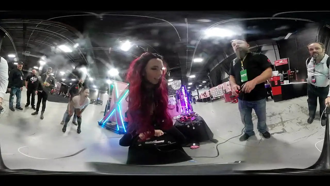 Vídeo de 360 graus de Sirensaintsin em um sybian na EXXXotica NJ 2019