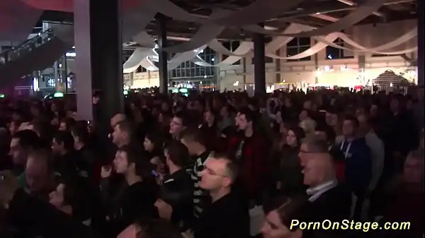 amor safado amor safado selvagem no palco de show público