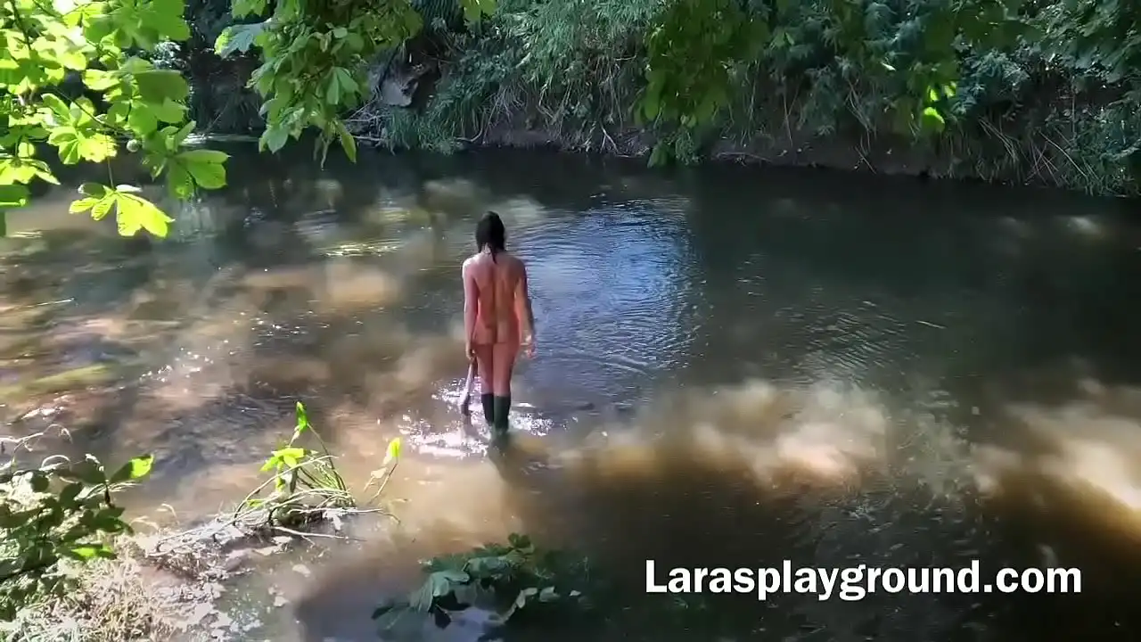 MILF britânica ficando suja no deserto