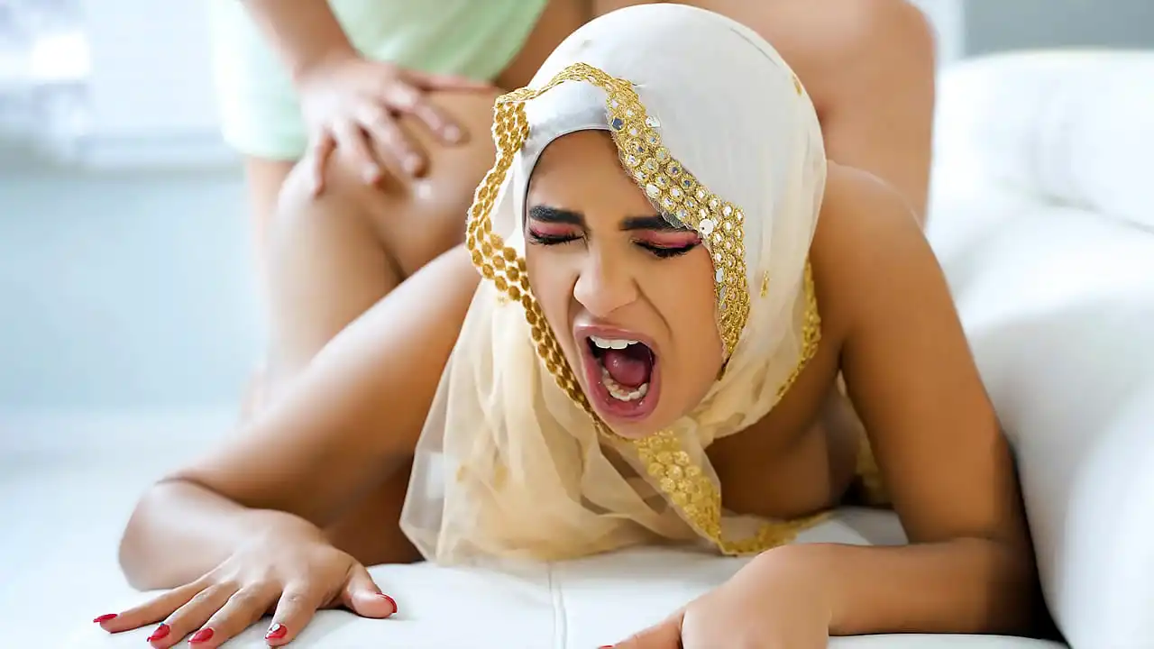 Convencendo minha namorada Hijab a foder que não tem permissão para fazer sexo por causa de sua cultura - Hijablust