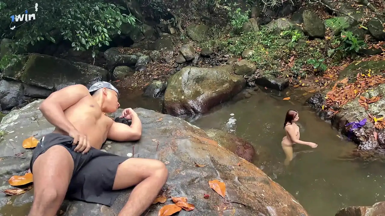 Fodido ao ar livre no Rio Pance em Cali Colômbia com um estranho que se masturba me olhando - Celeste Alba e Angel Cruz