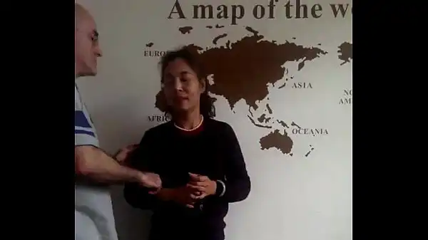 Homem americano e sua esposa chinesa e um menino chinês três fileiras Dongguan