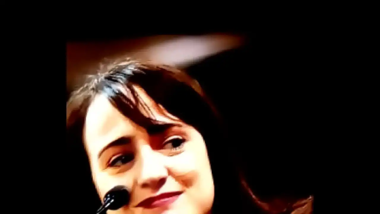 Quente 31yo Mara Wilson cum tributo