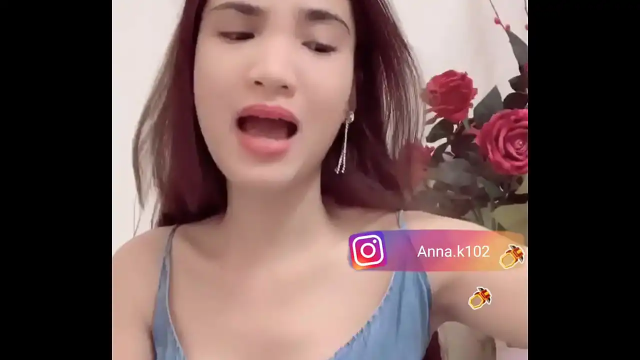 Instagram anna.k102 mostra seus lindos seios