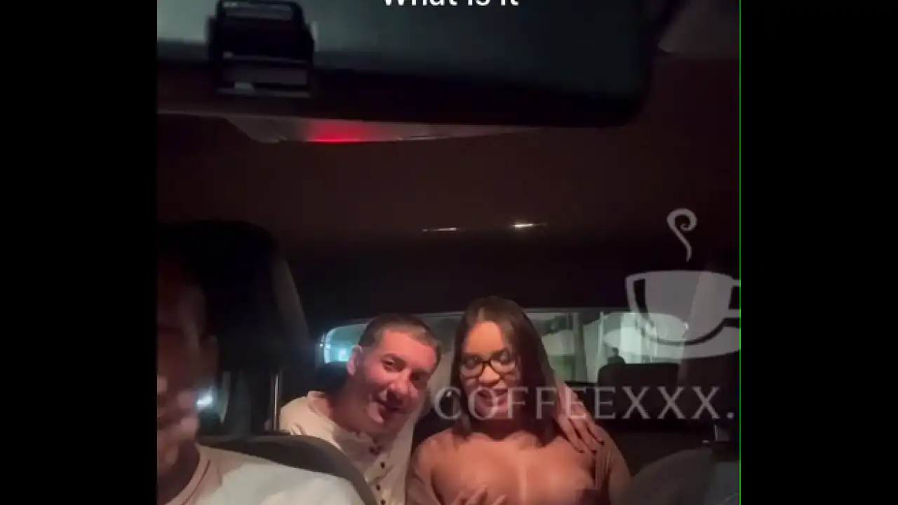 MARIDO ofereceu a ESPOSA GOSTOSA para o MOTORISTA DO UBER !! NEGÃO DOTADO que não perdeu tempo comeu o CU DA ESPOSA SAFADA - Lina Nakamura - John Coffee - lewa