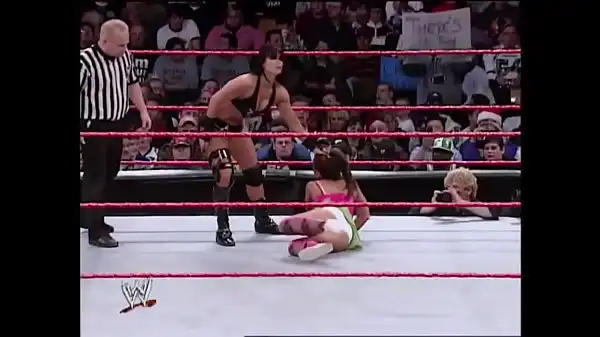 Mickie James vs Victoria Raw 12/12/05