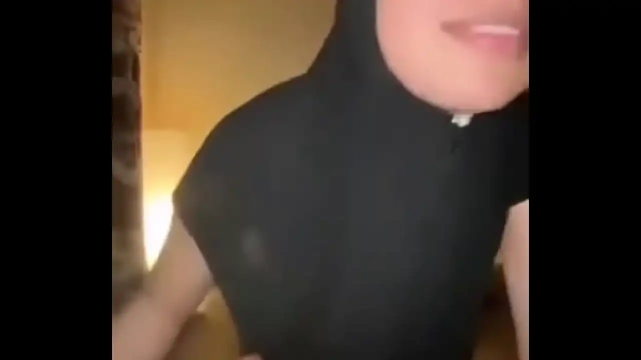 fodendo uma buceta apertada com um pau grande em um hijab