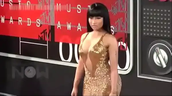 nicki minaj peitos grandes e bunda