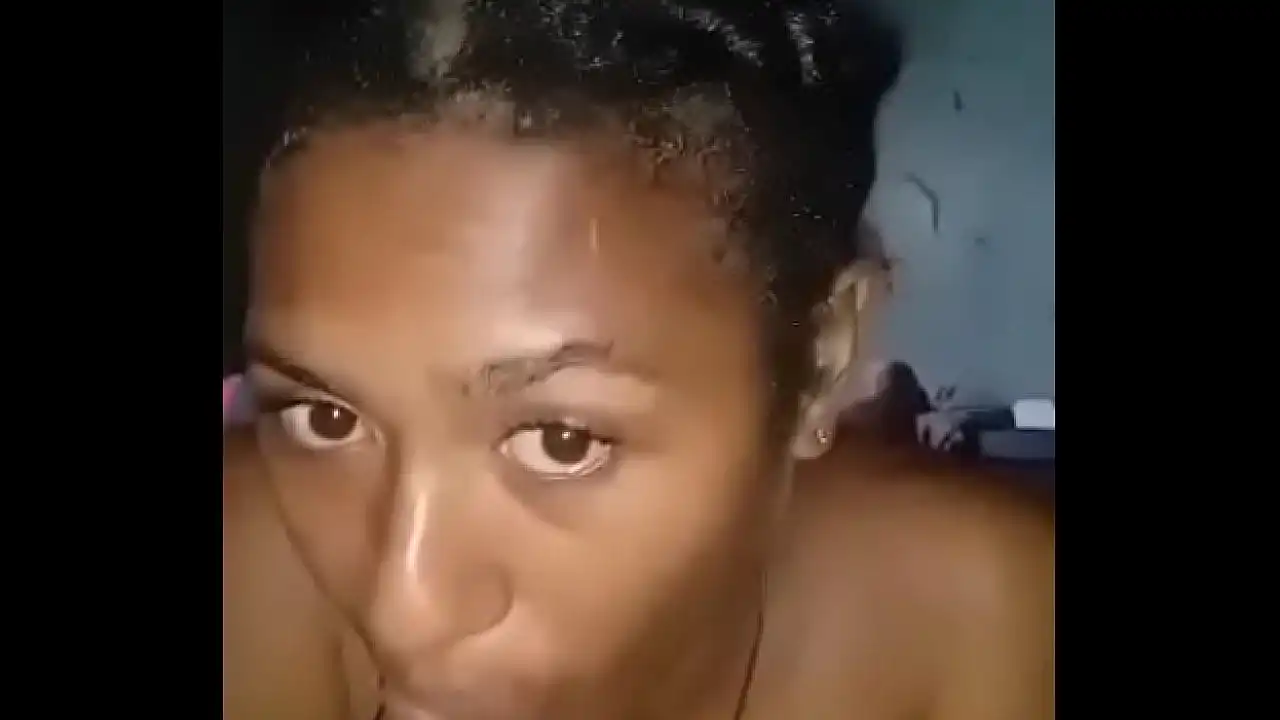 PNG jovem mulher adora chupar pica