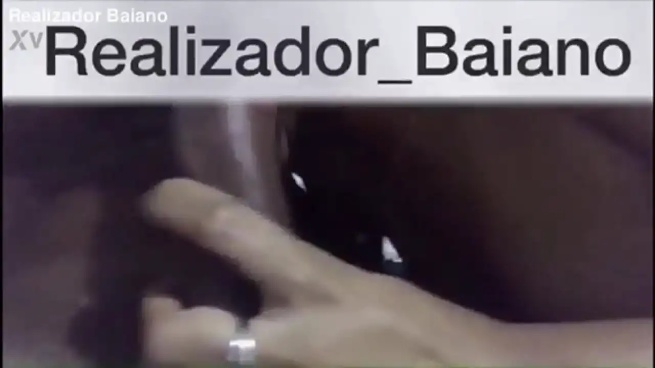 Realizador Baiano, hotwife humilhando o corno que liberou a esposa pra sair com o comedor por ligação! Menage masculino e o corno querendo saber se a esposa estava sendo bem cuidada cuckold amador novinha de salvador