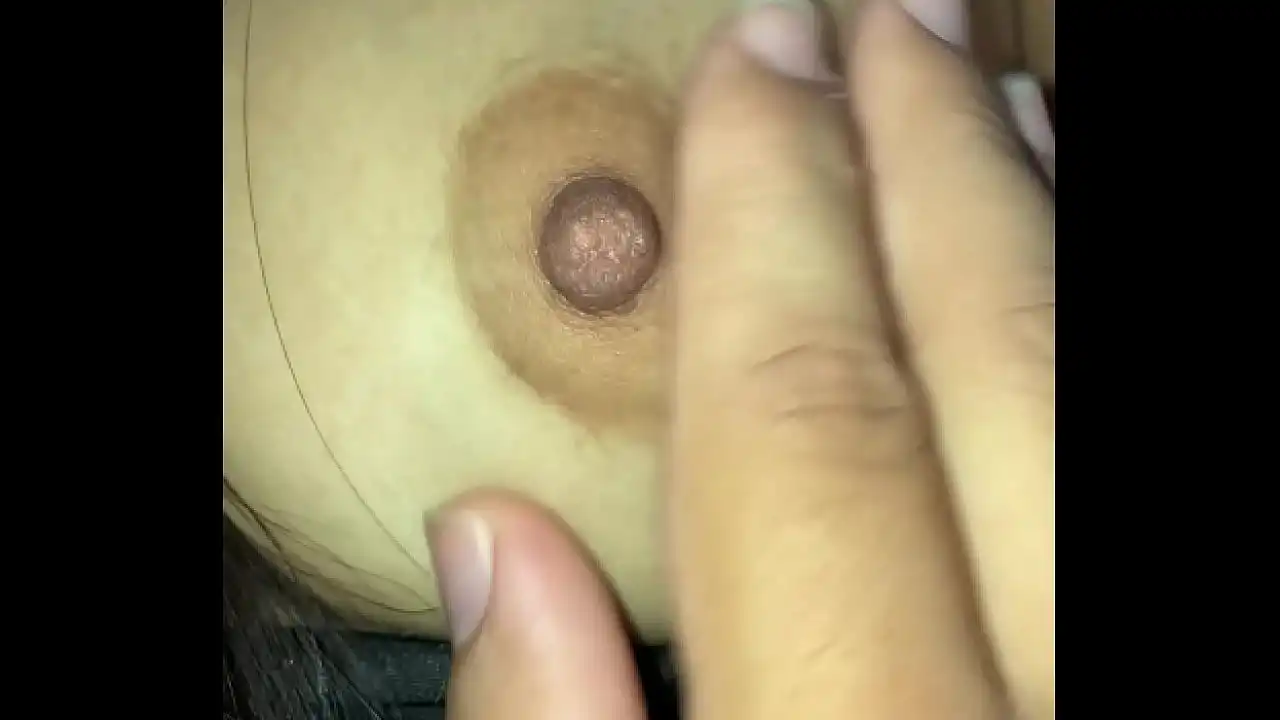 Teen18 vídeo amador sexo caseiro anal. Seios naturais. Inocente. virgem.