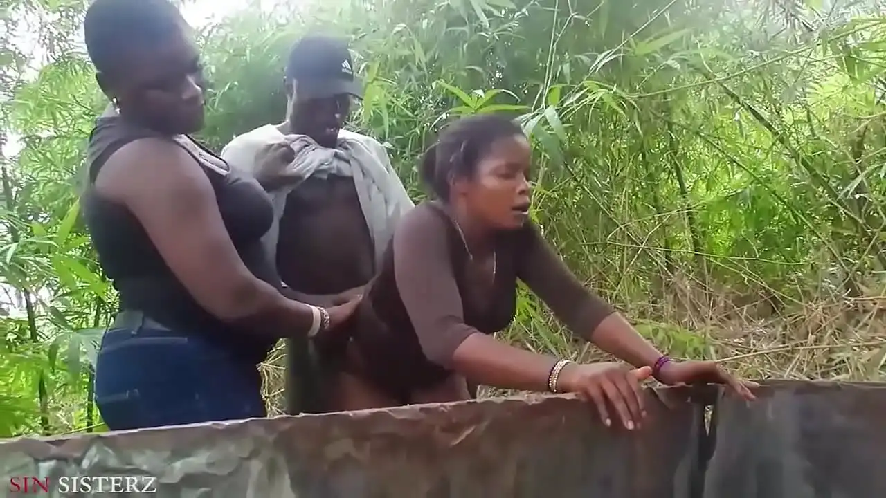 Two Sin StepSisterz pego fodendo o desconhecido Hausa Man sendo um estranho na comunidade